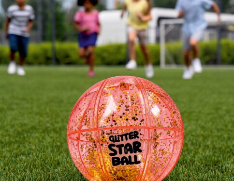 Bring a sporty sparkle to playtime with the Hello Friends Glitter Star Ball 6 Inch. Featuring a fun Basketball Pattern and glitter finish, this lightweight bouncing ball is made for throwing, catching, kicking and active play.